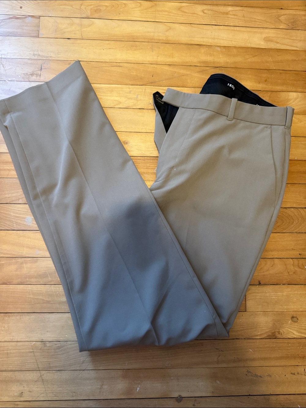 Izod Men's Dress Pants Size 34x32 Golf pants work wear tan wrinkle free khaki